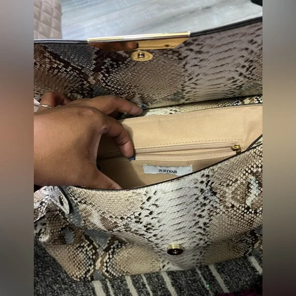 Snakeskin Pattern Handbag - Picture 3 of 4